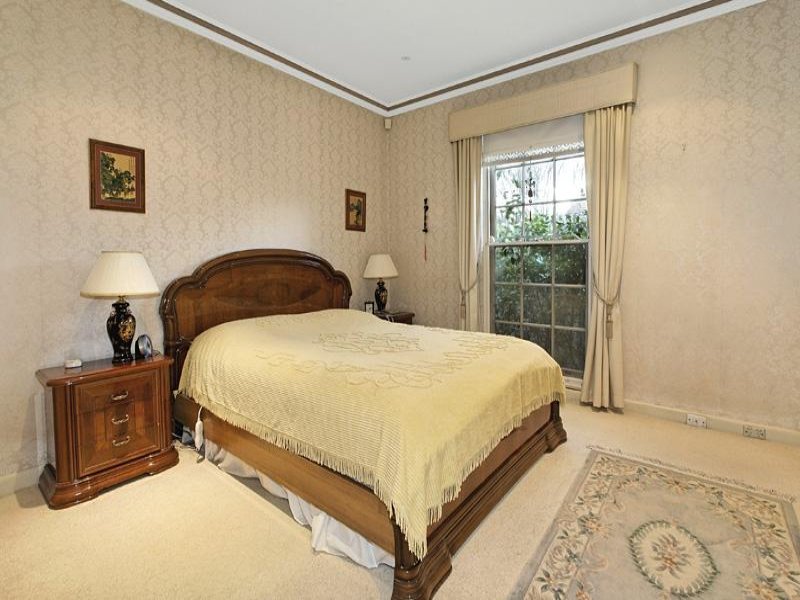 27 Stanley Grove, Canterbury image 5