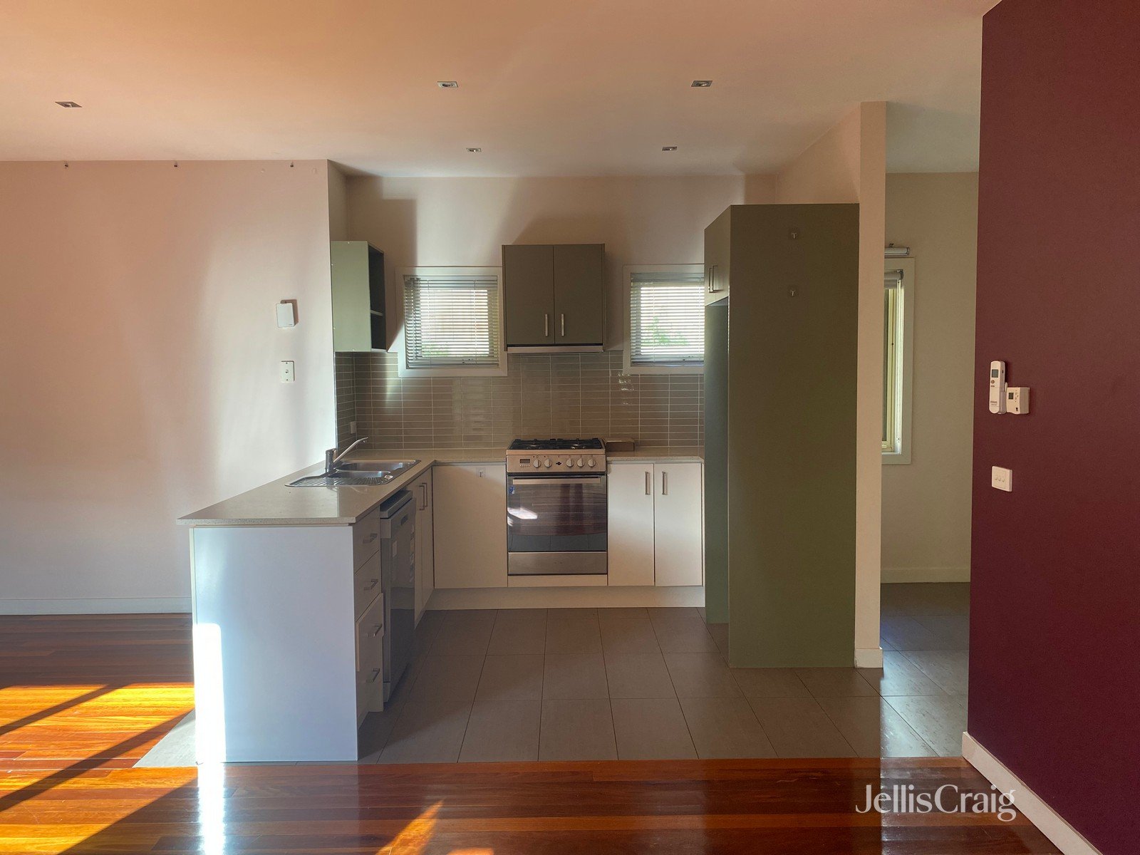 2/7 Strettle Street, Thornbury image 1