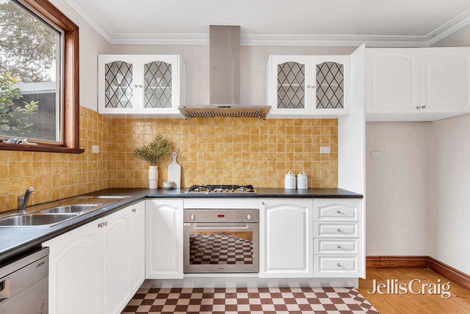 27 Sutherland Street, Brunswick image 4