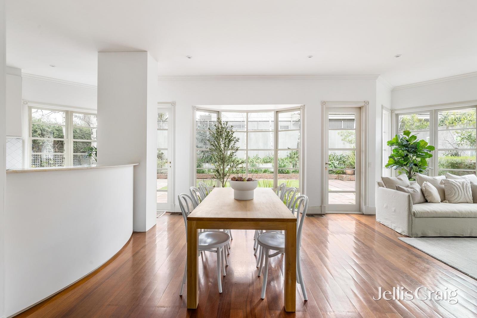 27 Swinburne Avenue, Hawthorn image 6