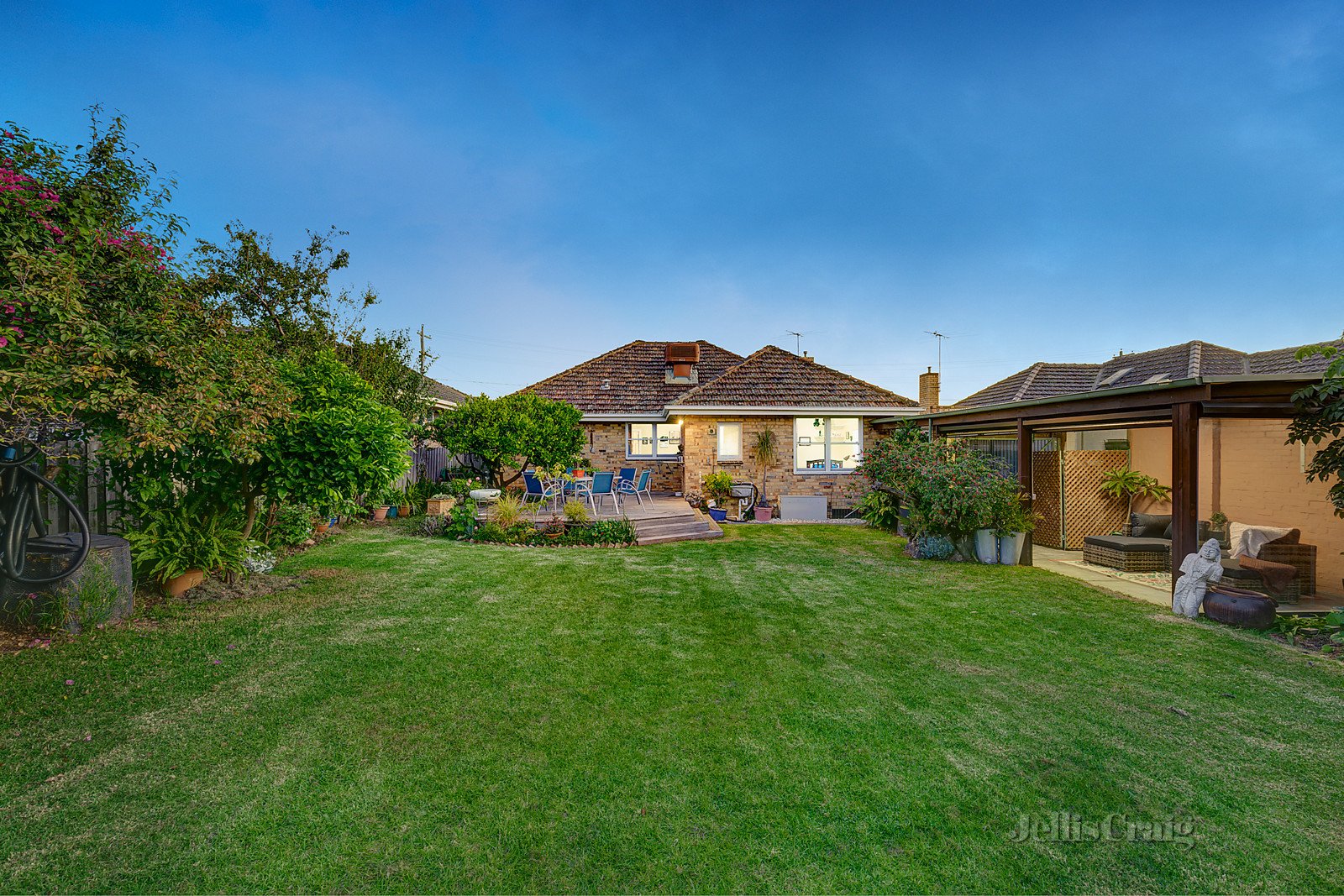 27 Thomasina Street, Bentleigh East image 7