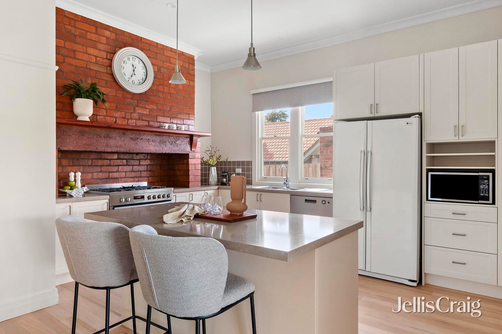 27 Tweedside Street, Essendon image 4