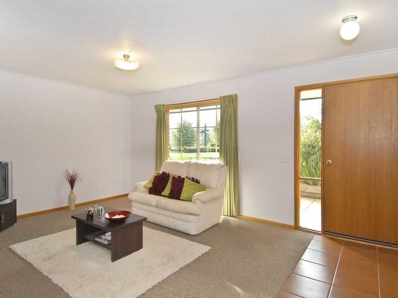 27 Vicarage Road, Leopold image 4