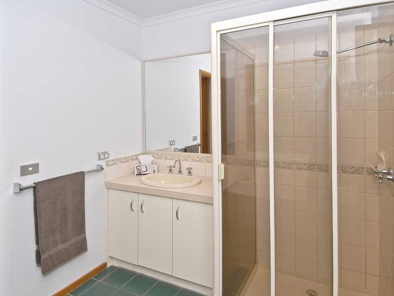 27 Vicarage Road, Leopold image 8