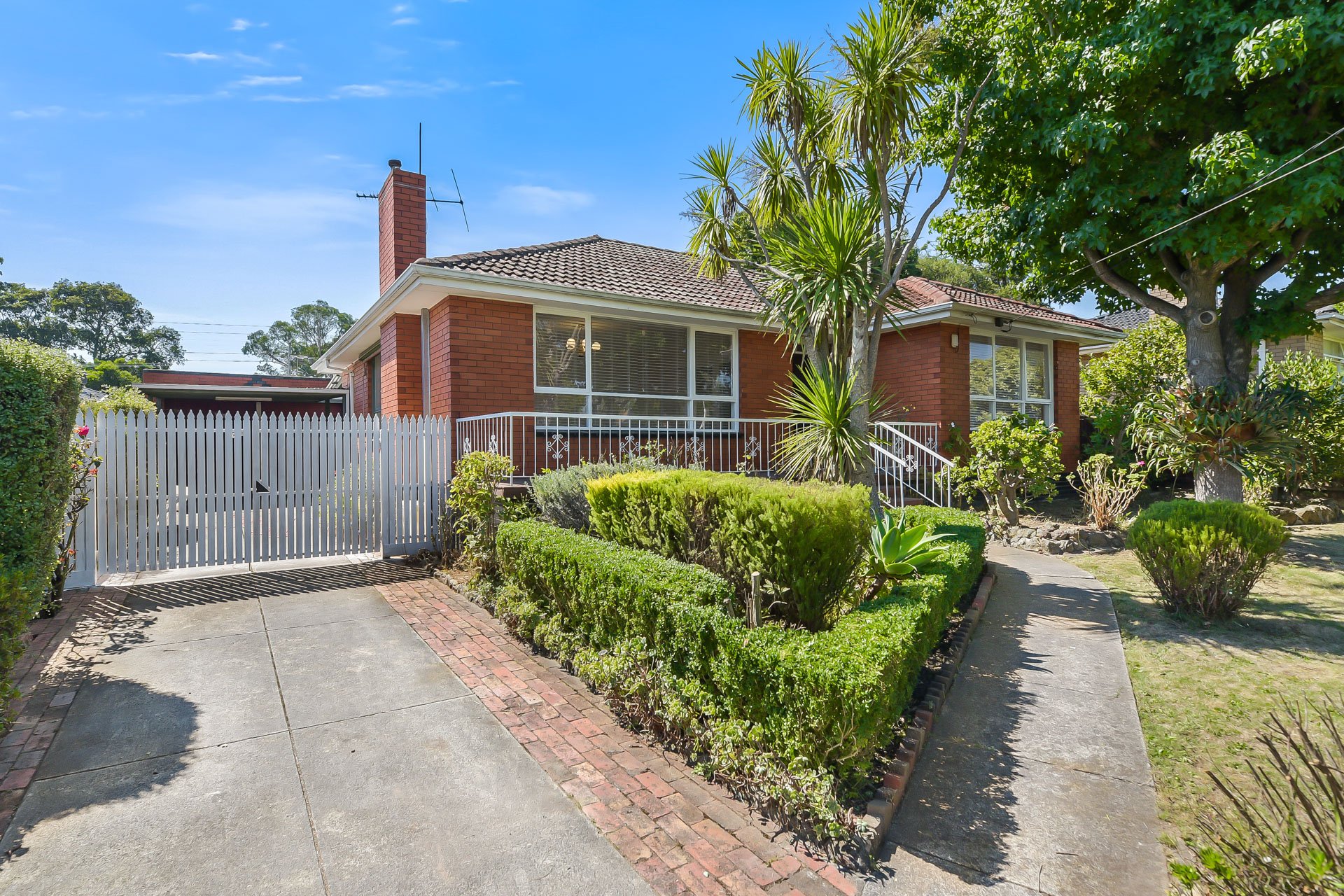 27 Viggers Parade, Glen Waverley image 8