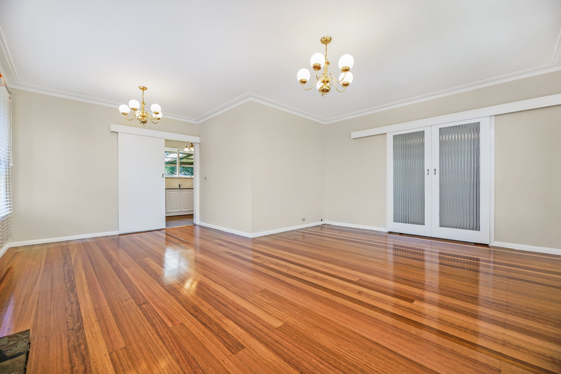 27 Viggers Parade, Glen Waverley image 3