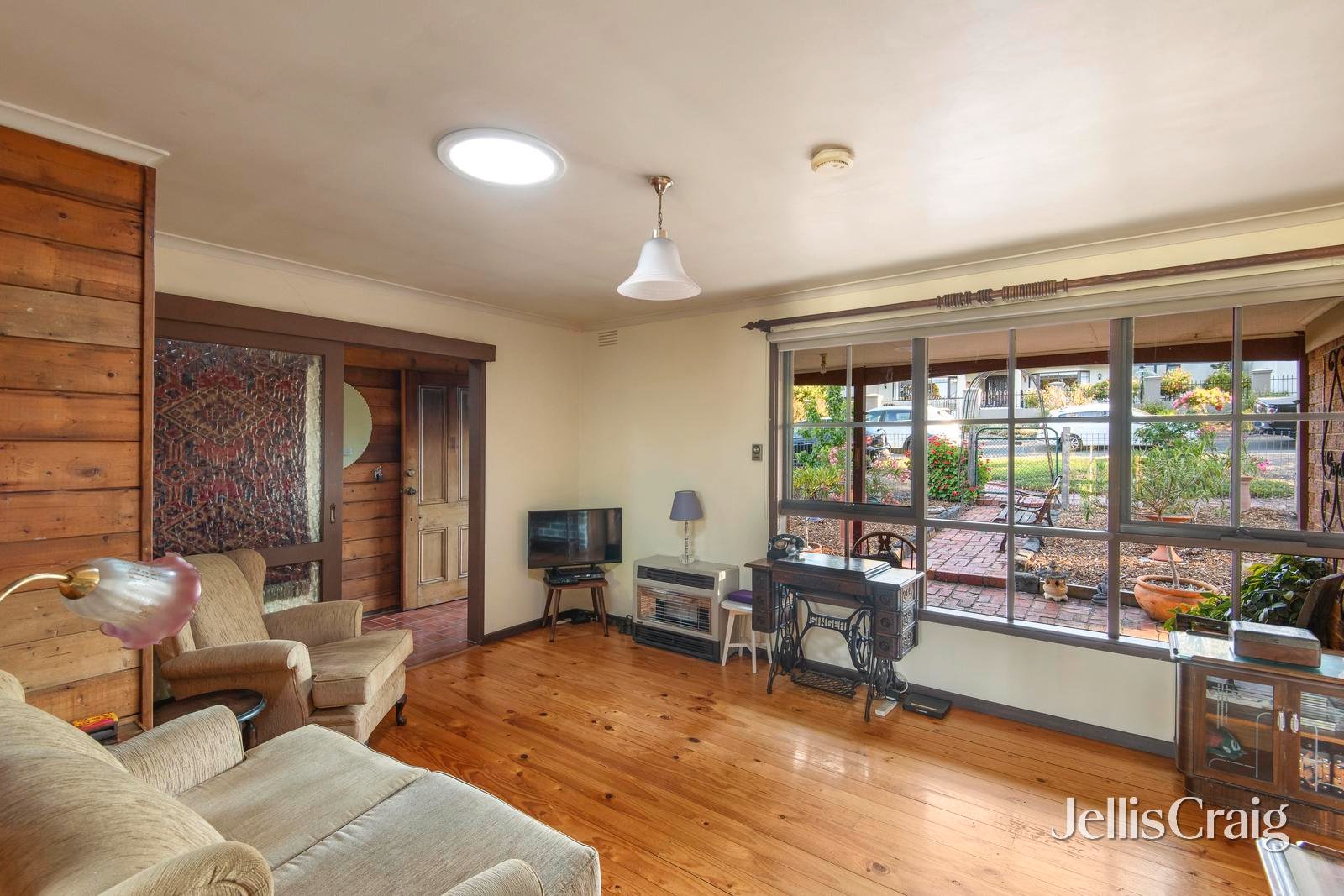 27 Warrington Crescent, Wattle&nbsp;Glen image 13