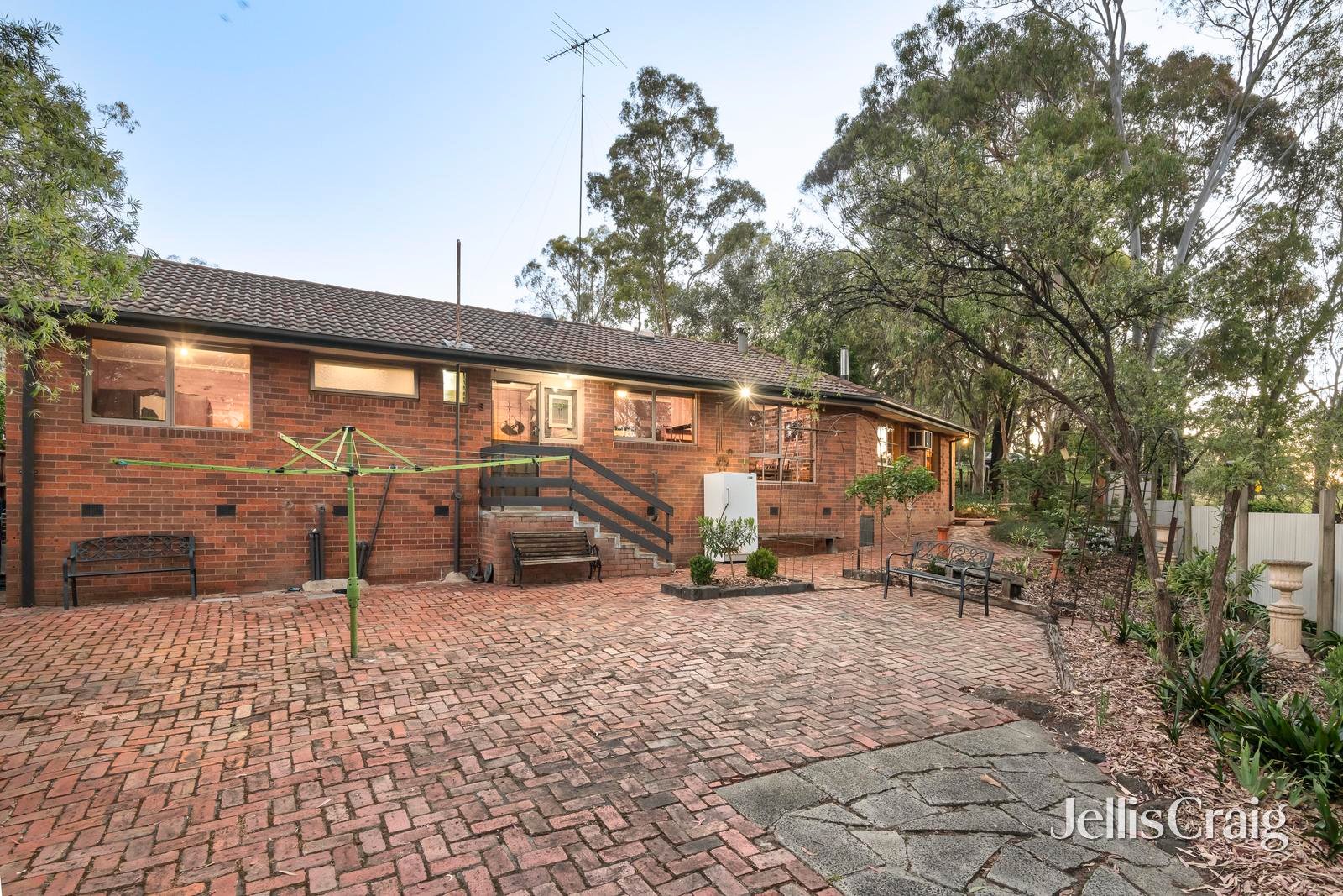 27 Warrington Crescent, Wattle&nbsp;Glen image 17