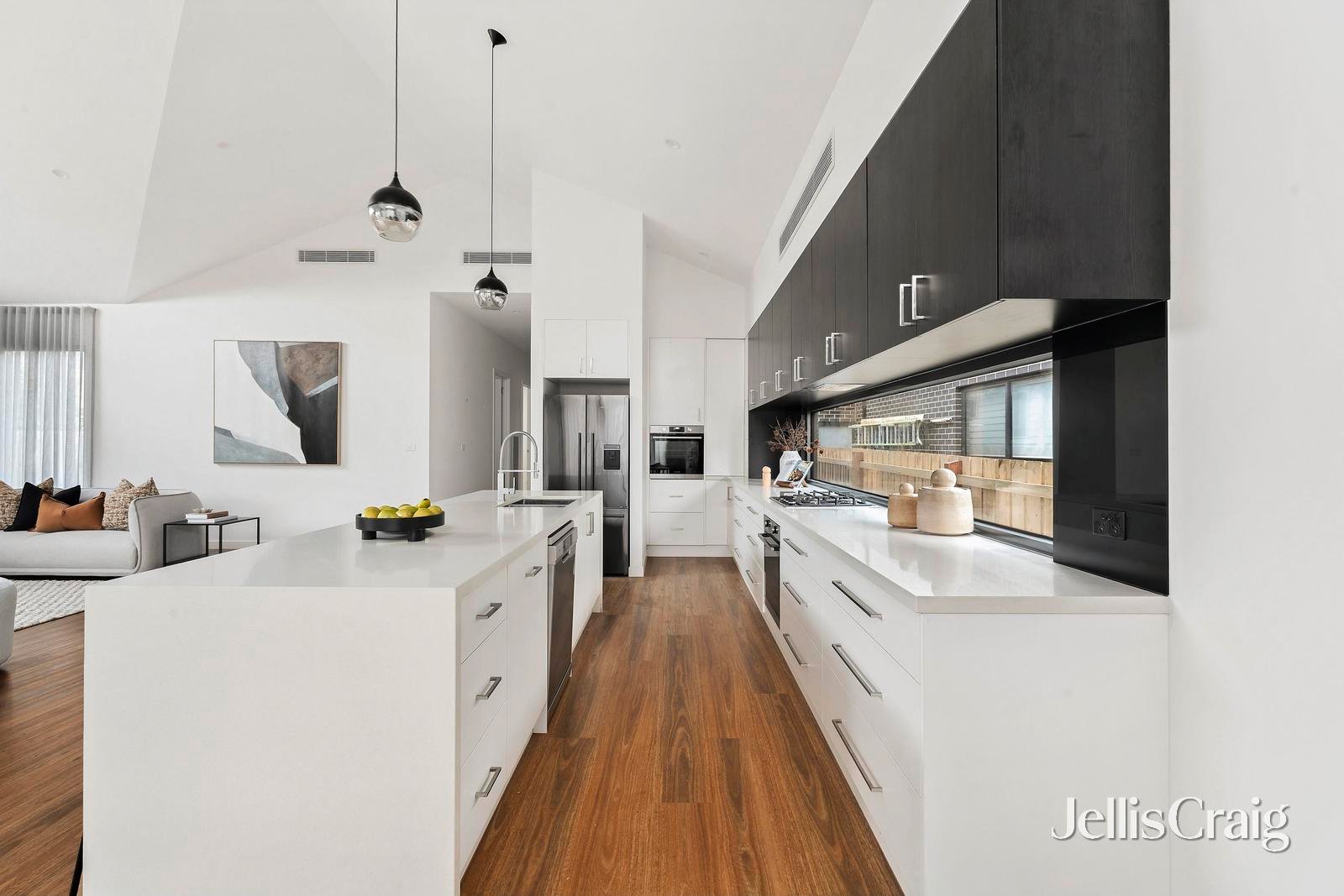 27 Wembley Avenue, Yarraville image 2