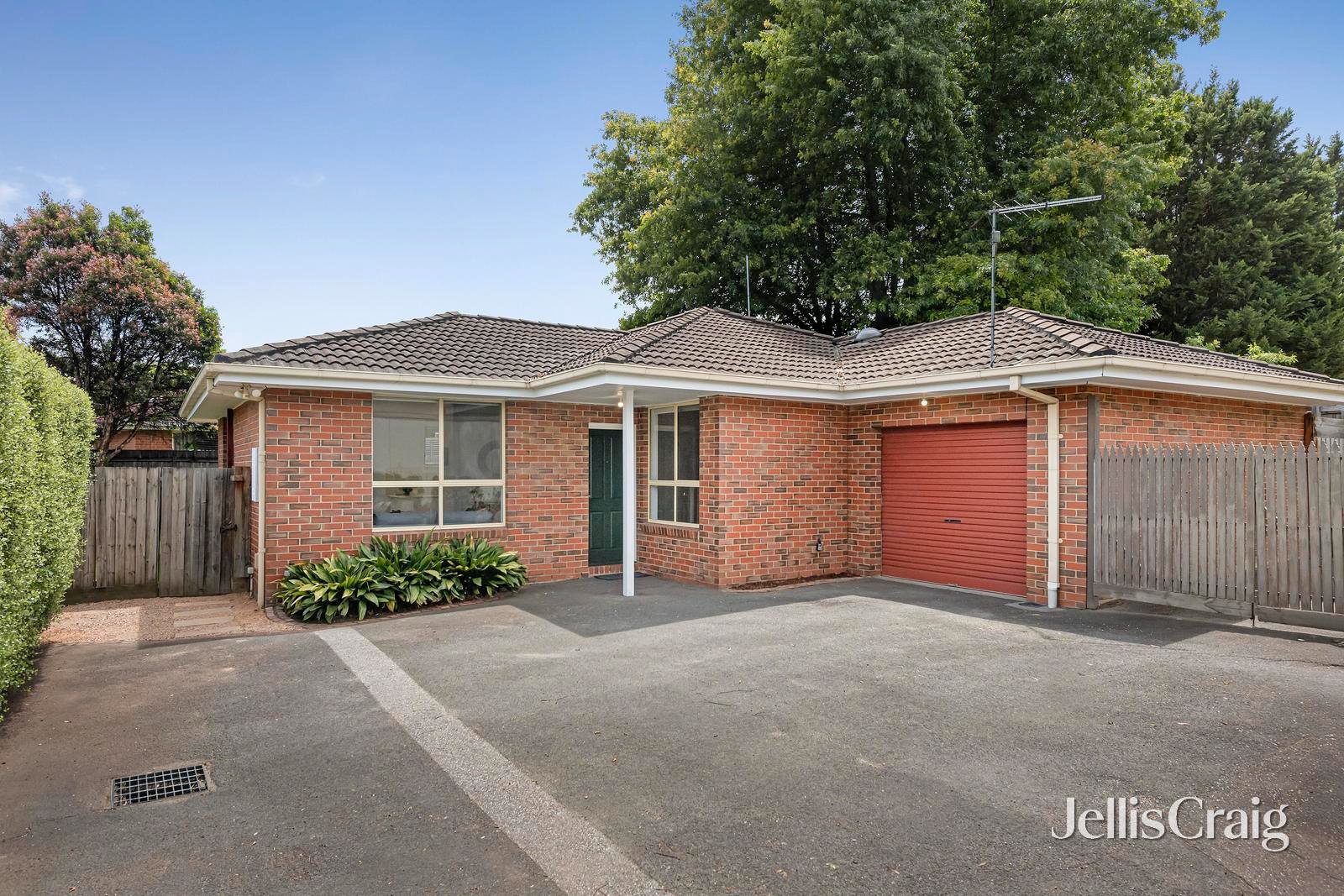 2/7 Westwood Drive, Bulleen image 1