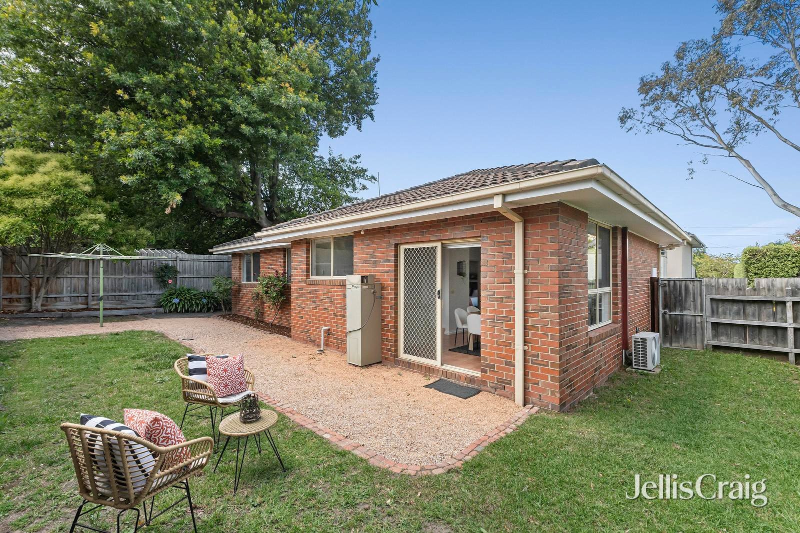 2/7 Westwood Drive, Bulleen image 8