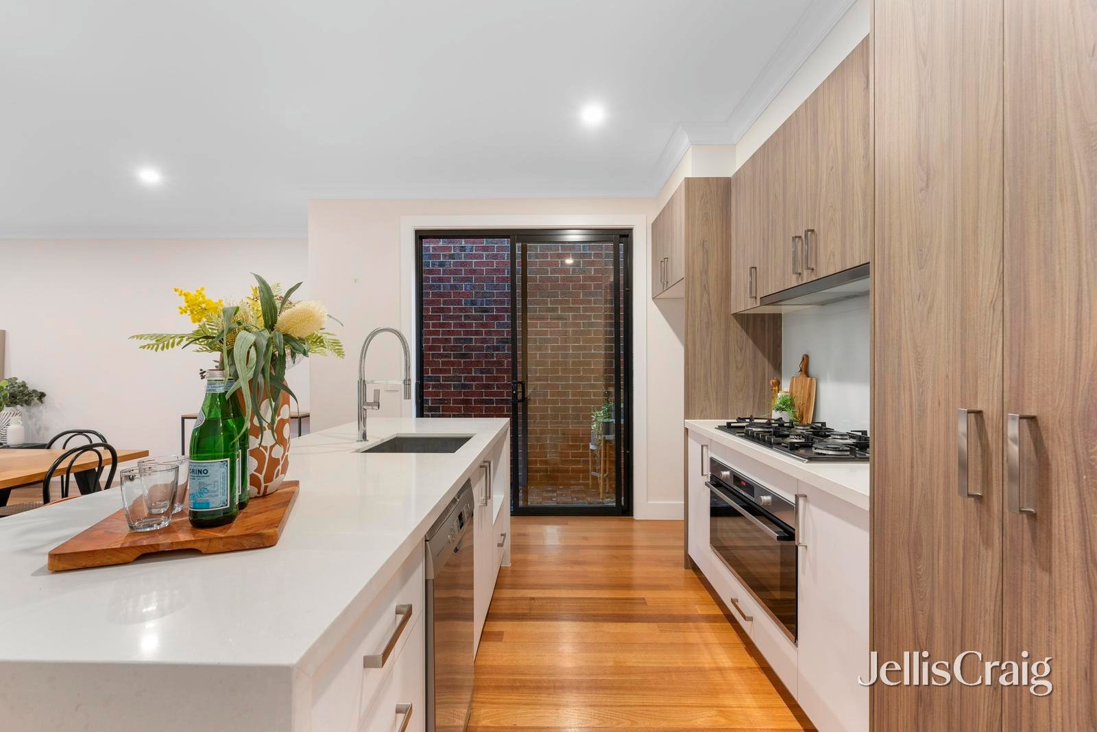 27 Wills Avenue, Mount Waverley image 3