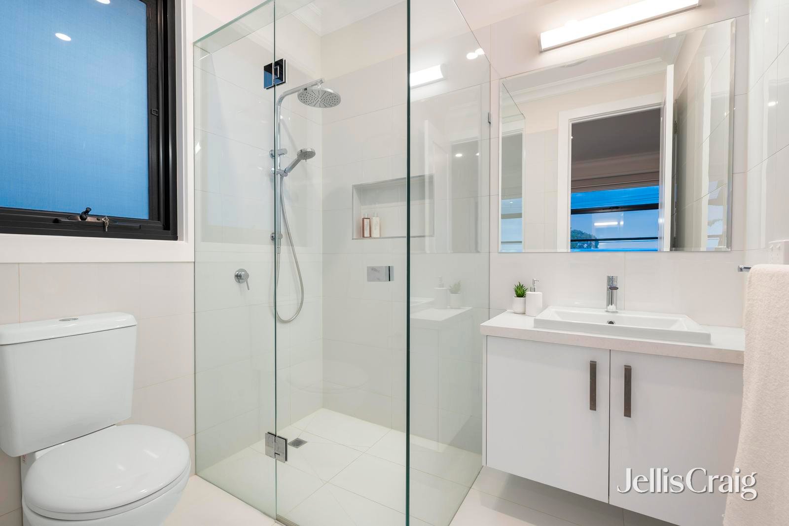 27 Wills Avenue, Mount Waverley image 9