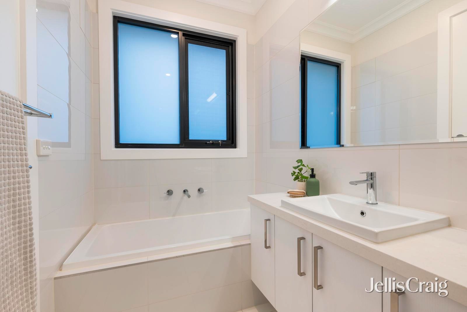 27 Wills Avenue, Mount Waverley image 11