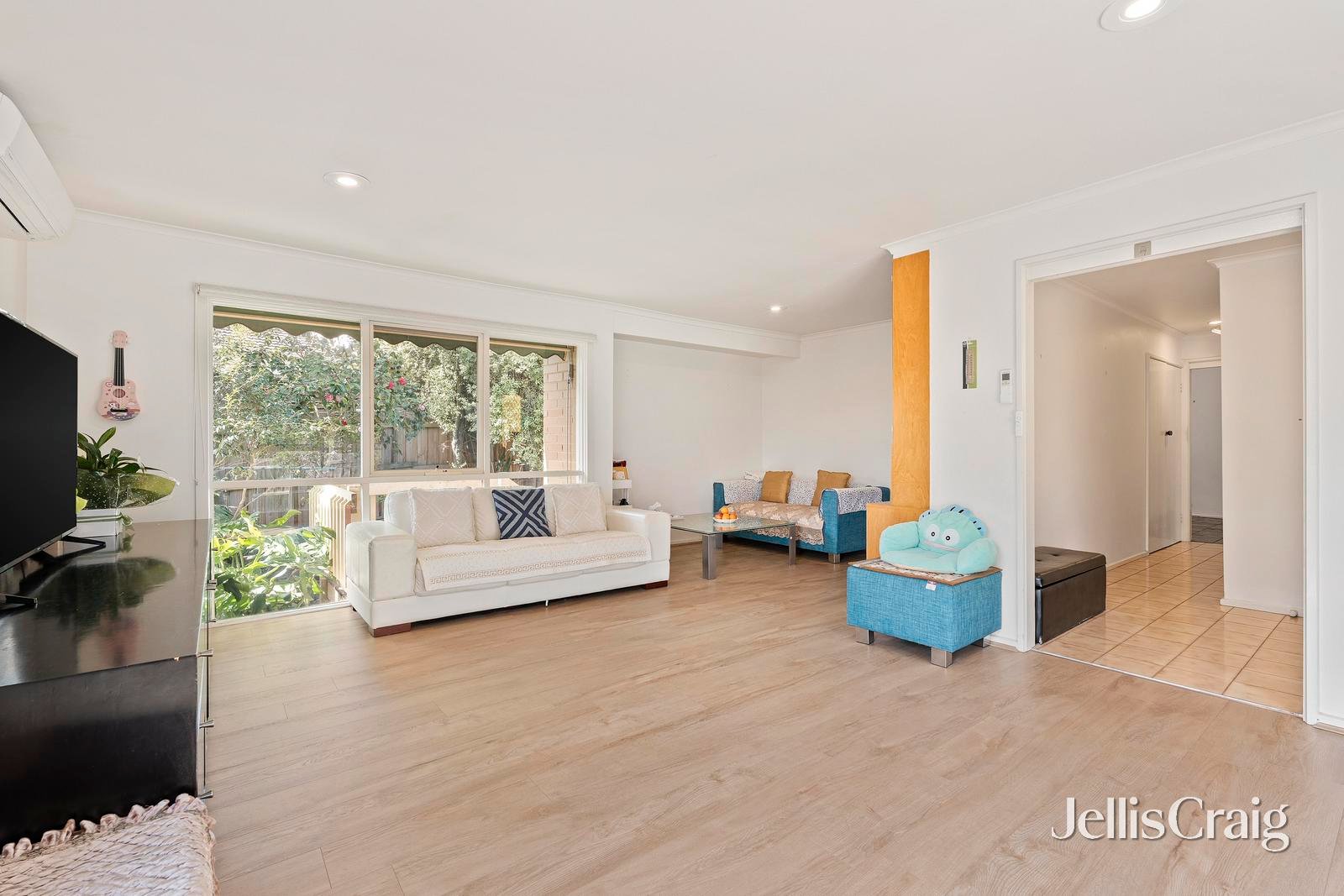 27 Worthing Avenue, Doncaster East image 3