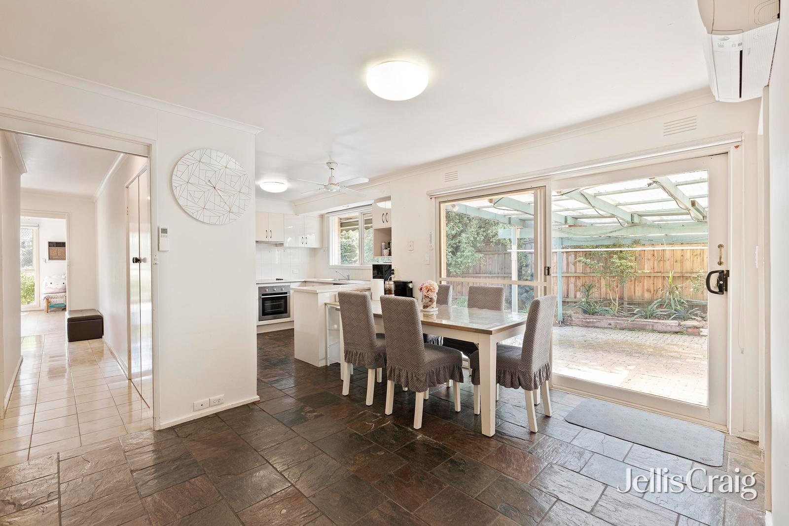27 Worthing Avenue, Doncaster East image 5