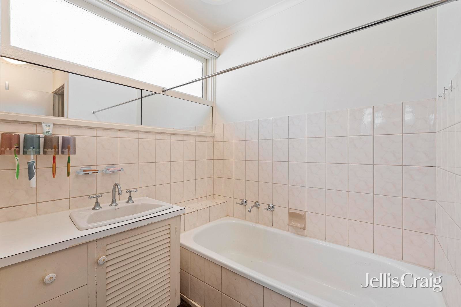 27 Worthing Avenue, Doncaster East image 8