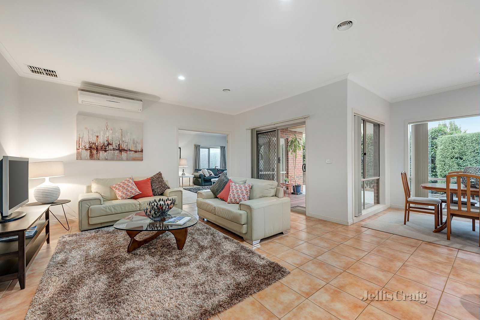 27 Yertchuk Avenue, Ashwood image 2