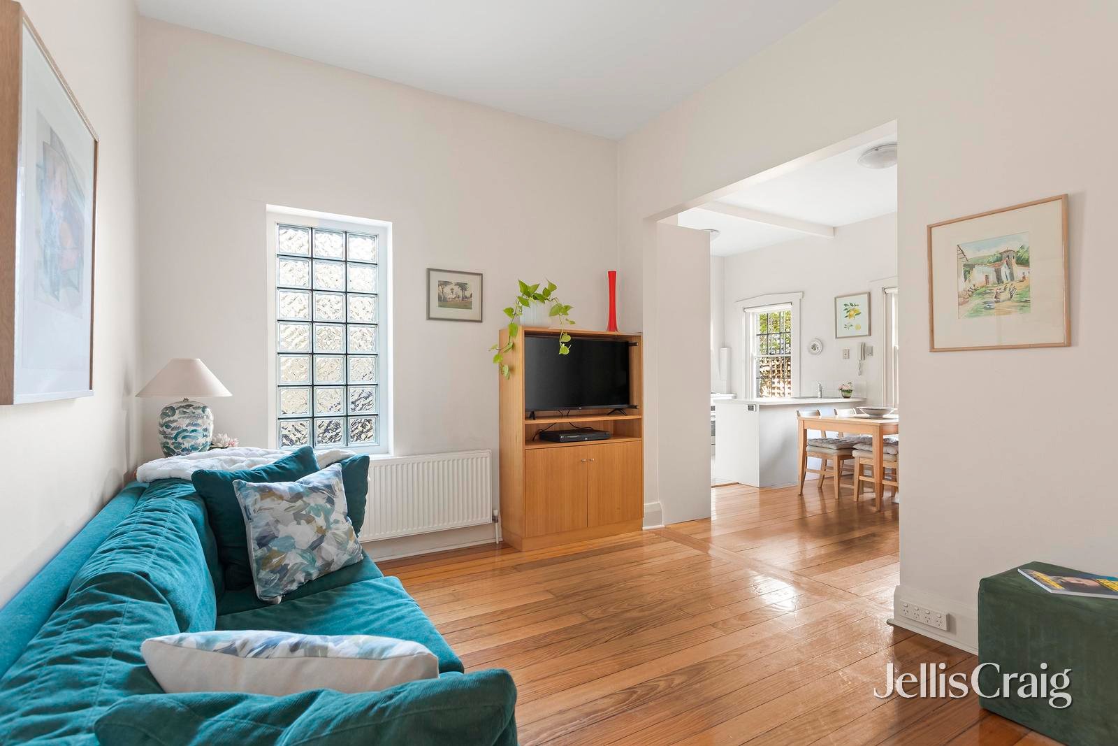 2/70 Glen Huntly Road, Elwood image 2
