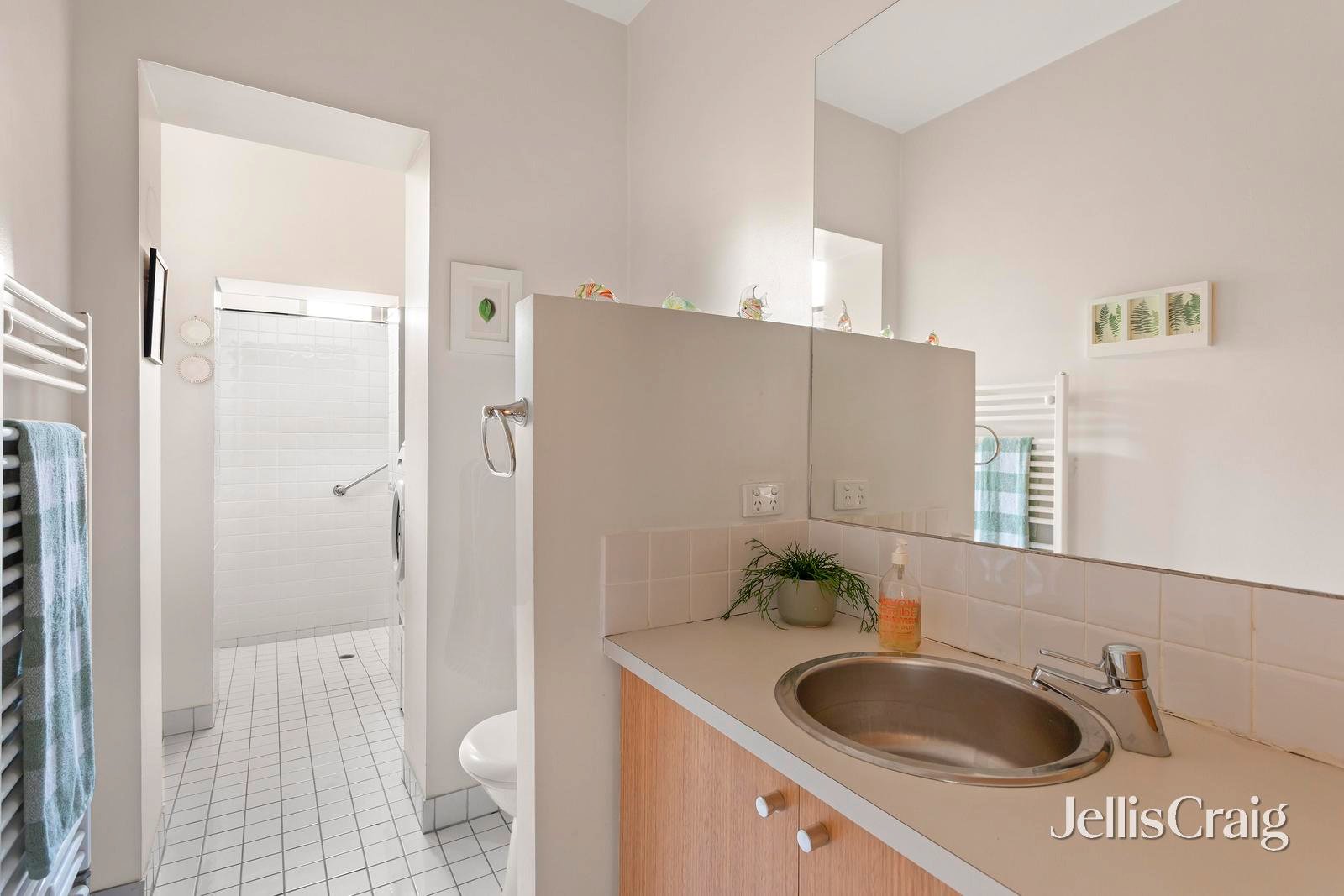 2/70 Glen Huntly Road, Elwood image 7