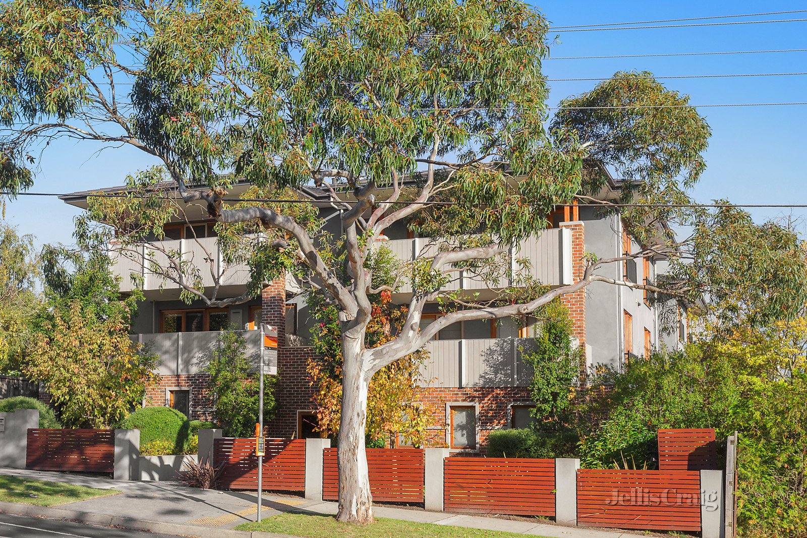 2/70 Hewish Road, Croydon image 1