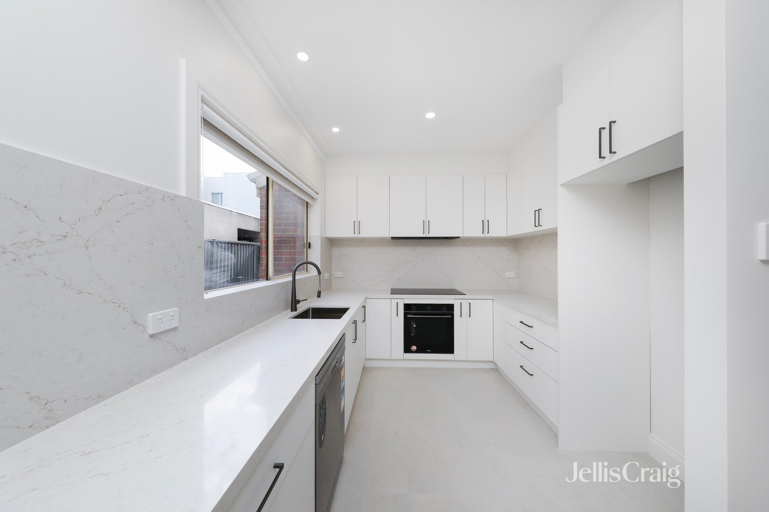 2/70 Kororoit Creek Road, Williamstown image 6