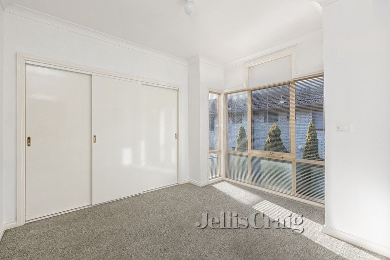 2/70 Kororoit Creek Road, Williamstown image 4