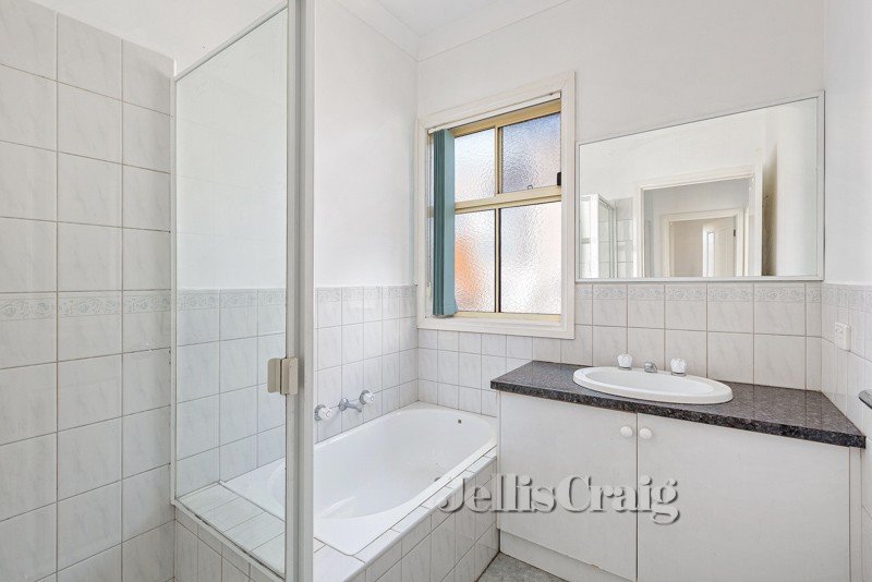 2/70 Kororoit Creek Road, Williamstown image 6