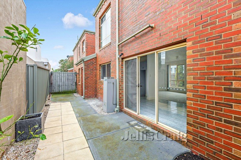 2/70 Kororoit Creek Road, Williamstown image 7