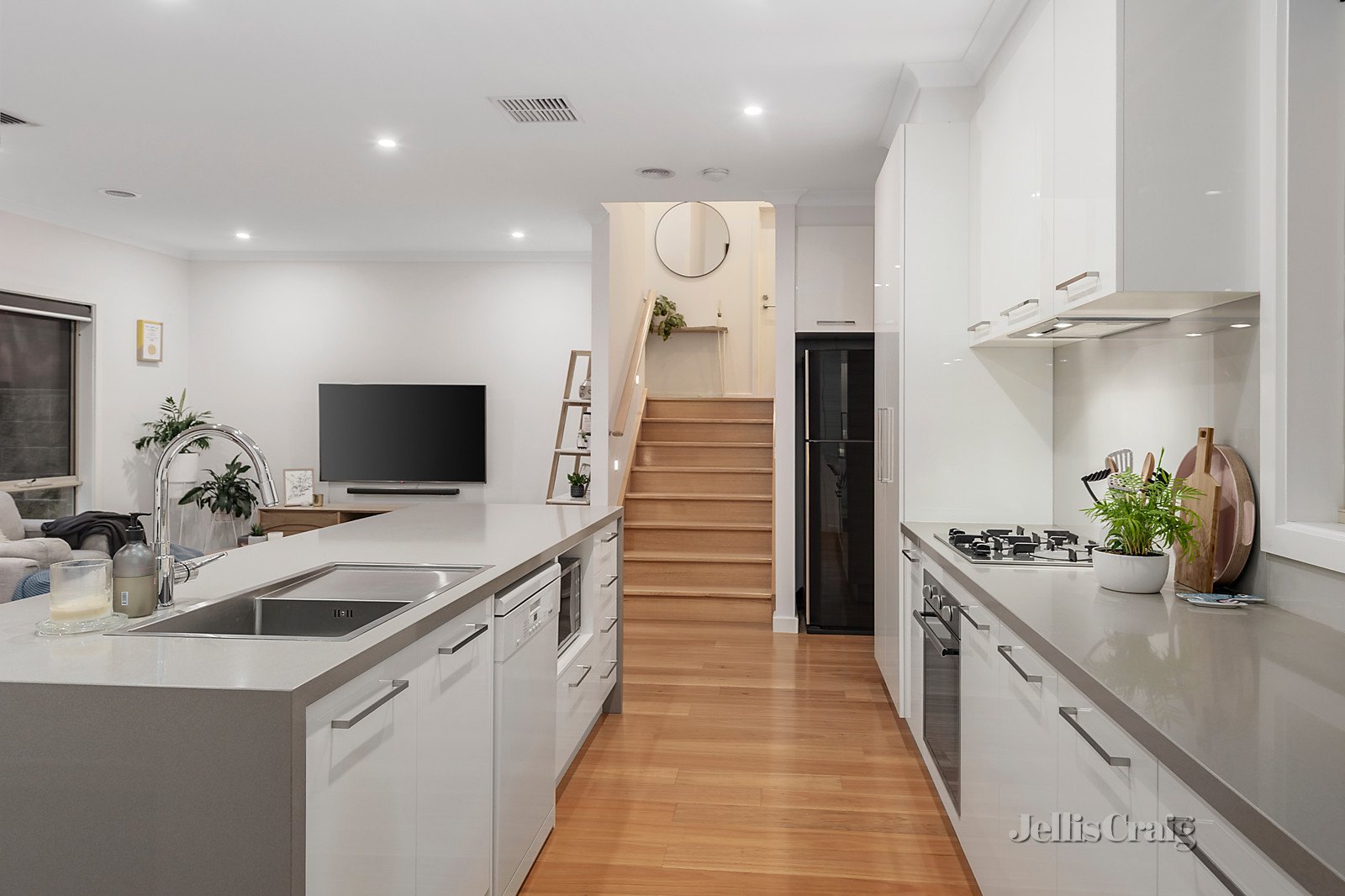 2/70 Sackville Street, Montmorency image 5