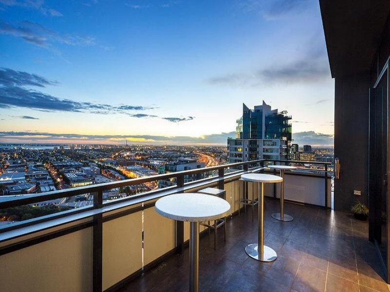 2701/80 Clarendon Street, Southbank image 2