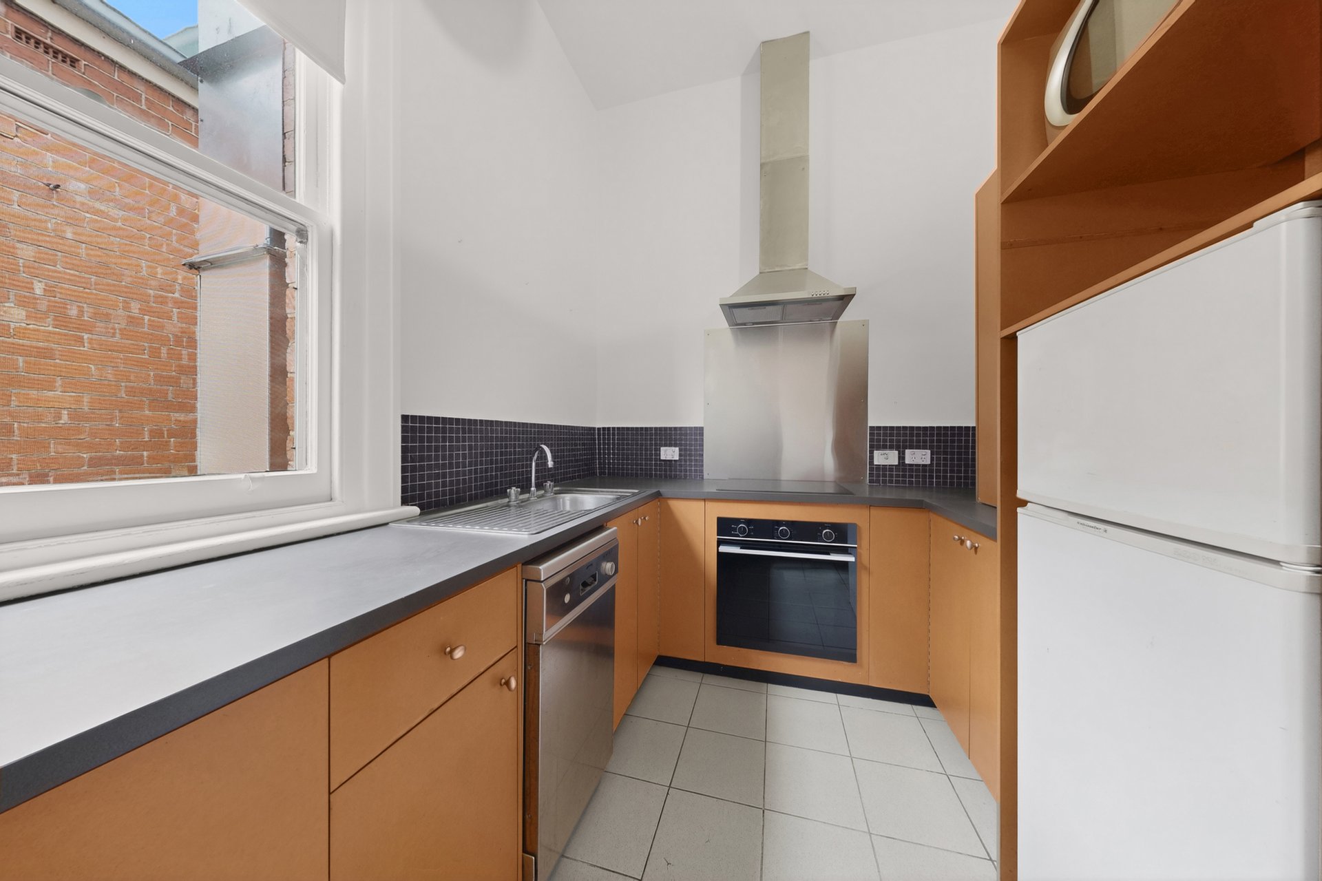 2/705 Glenferrie Road, Hawthorn image 3