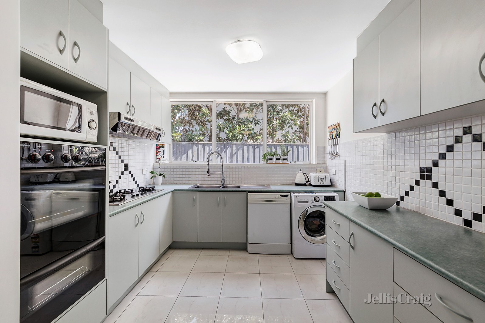 2/71 Lansell Road, Toorak image 3