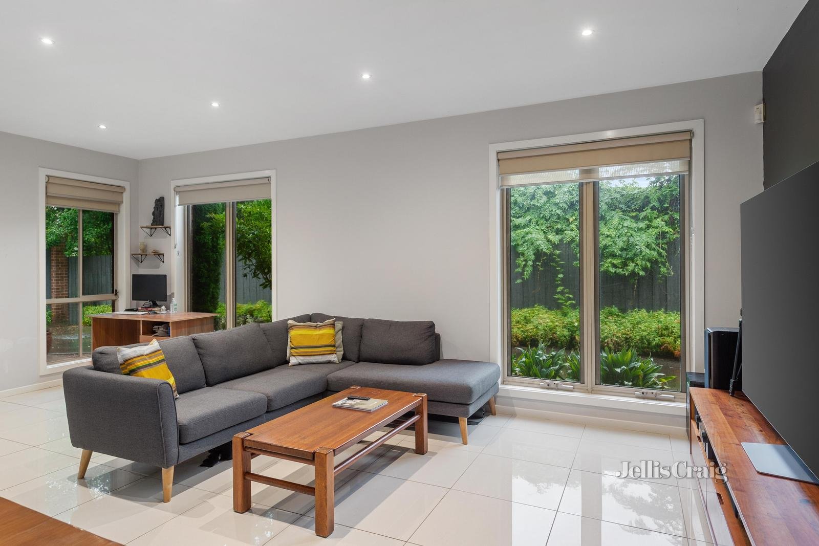 2/71 Plenty Lane, Greensborough image 5