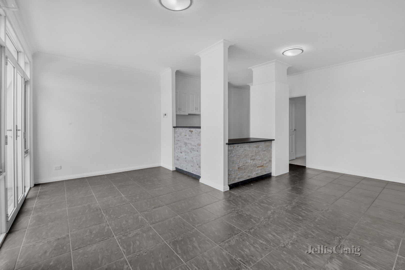 27/128 Maribyrnong Road, Moonee Ponds image 2