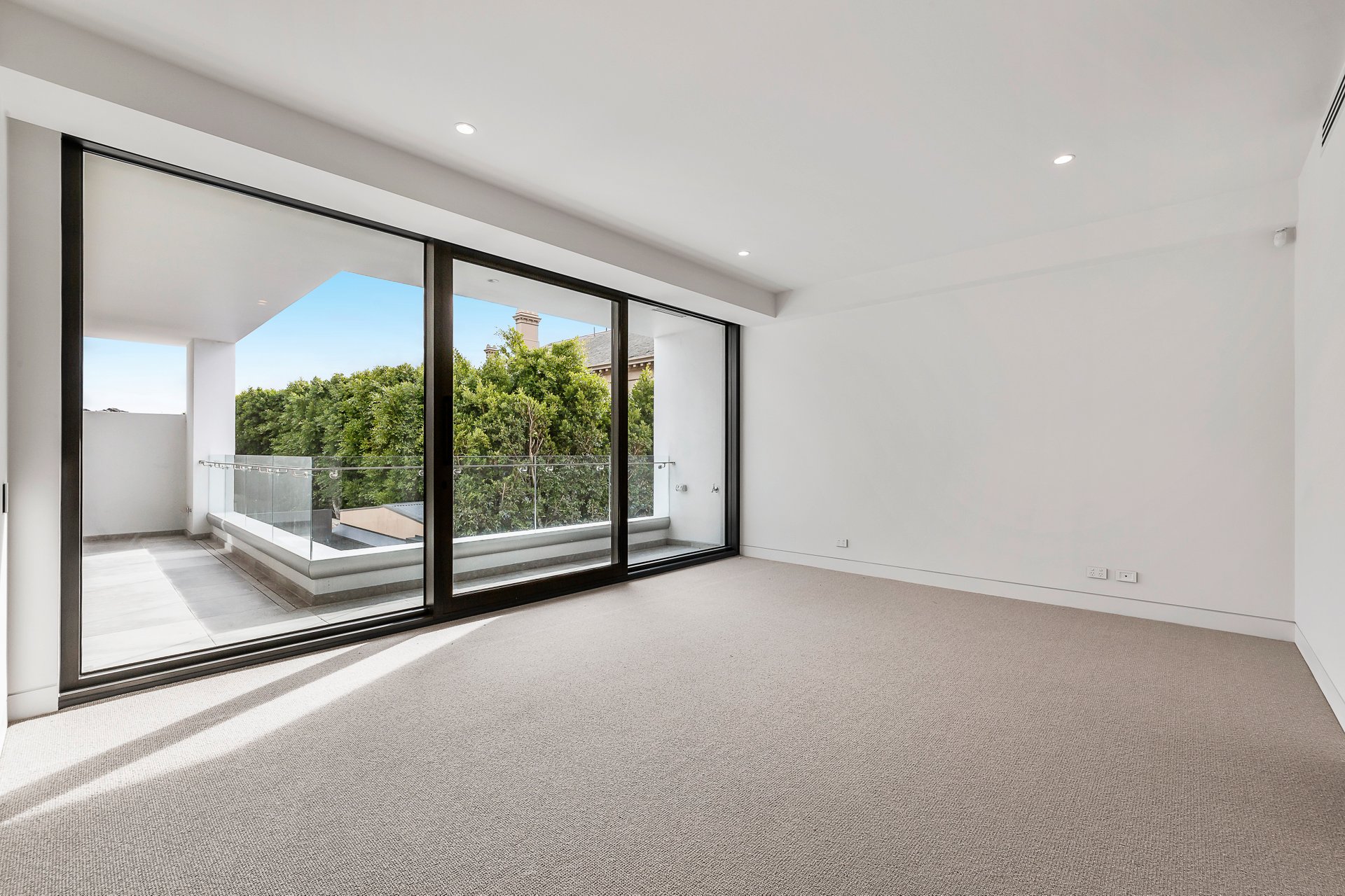 Property Gallery Thumbnail 6