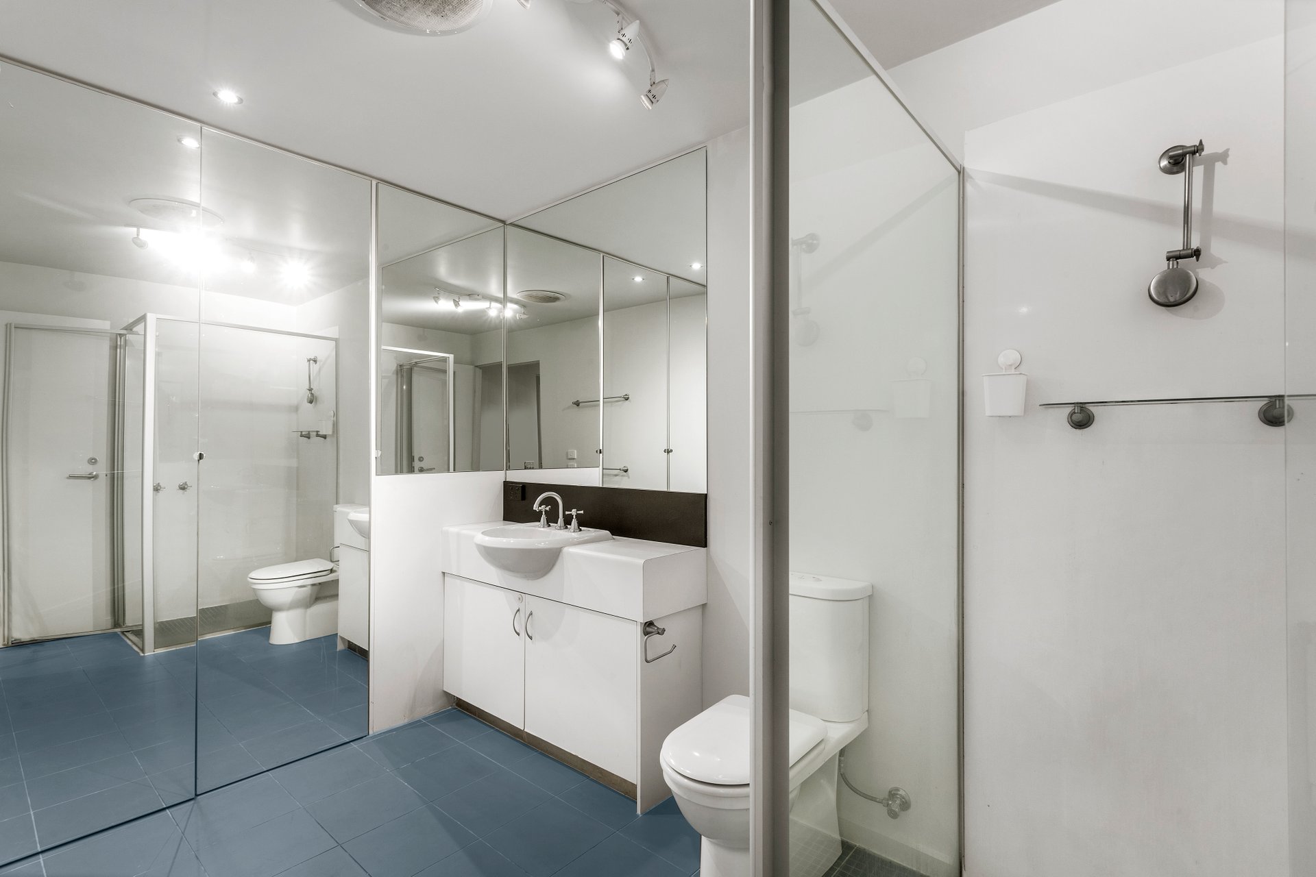 Property Gallery Thumbnail 6