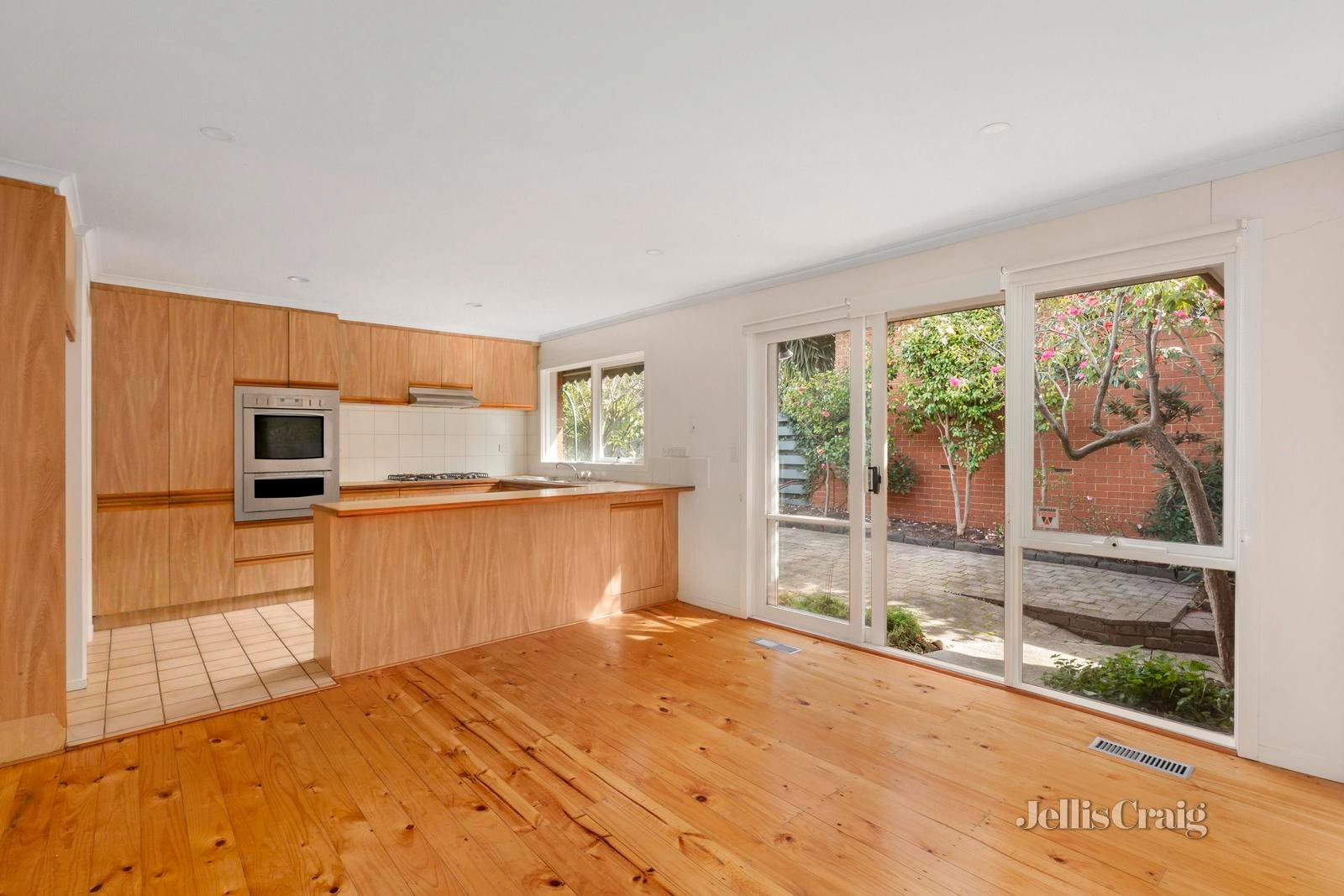 2/72 Essex Road, Surrey Hills image 4