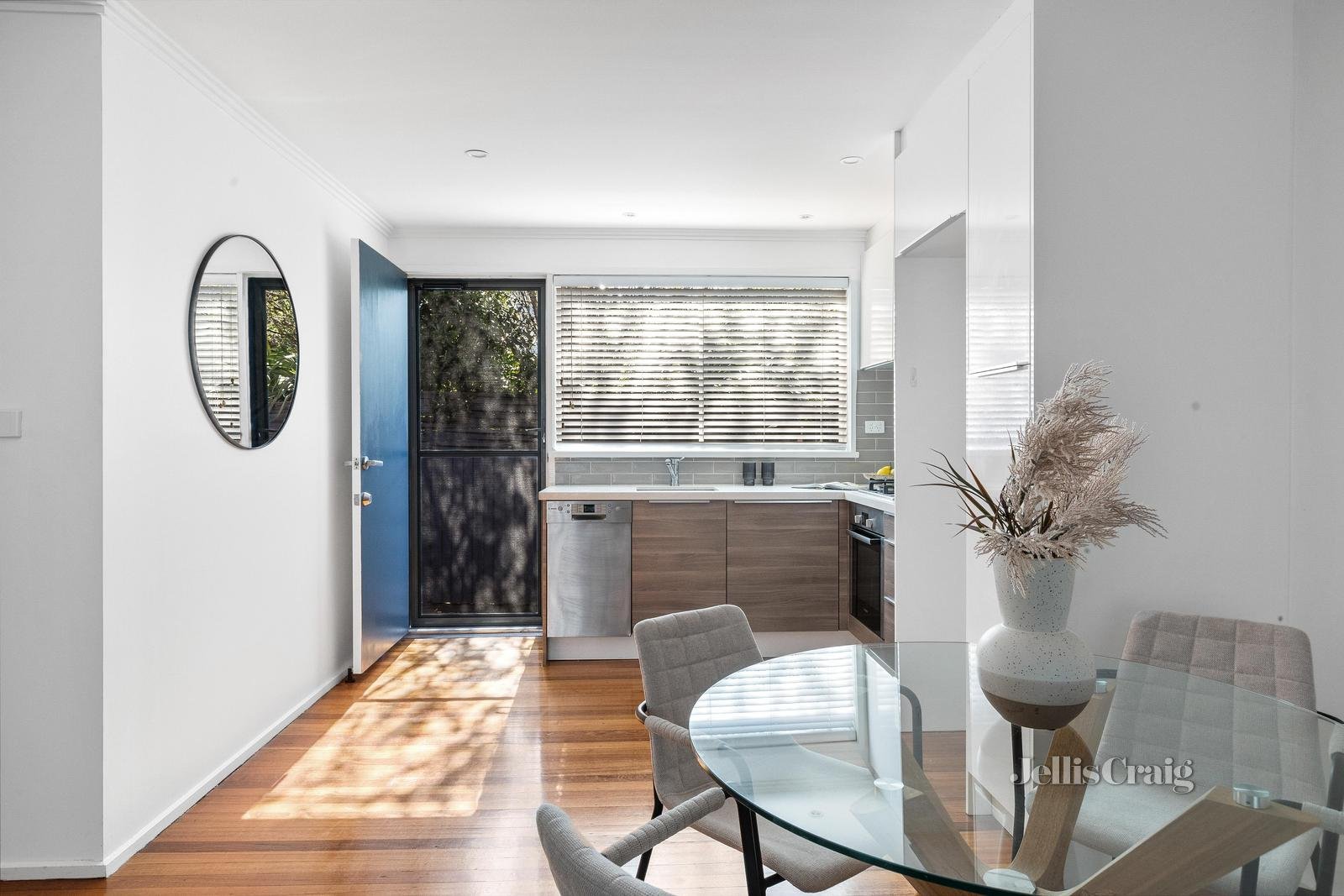 2/72 Holyrood Street, Hampton image 3