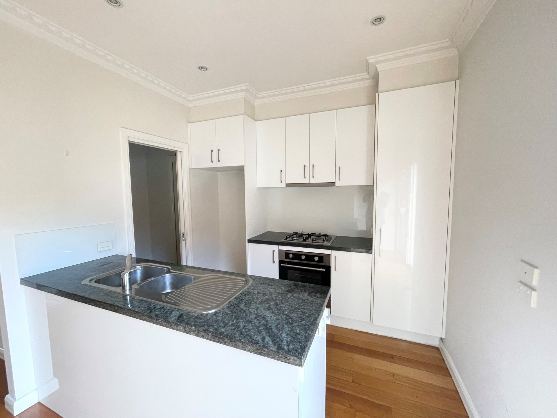 272 Neerim Road, Carnegie image 2