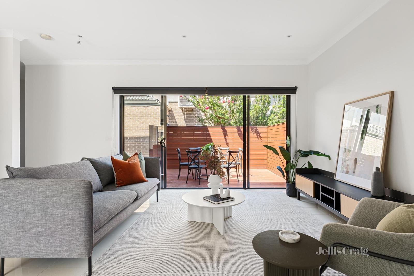 2/72 White Street, Mordialloc image 2