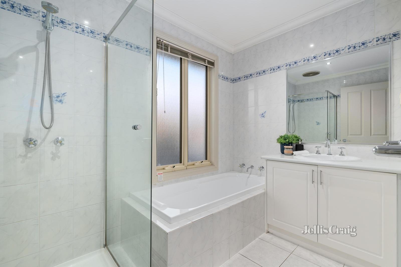 2/73 Stanley Avenue, Mount Waverley image 8