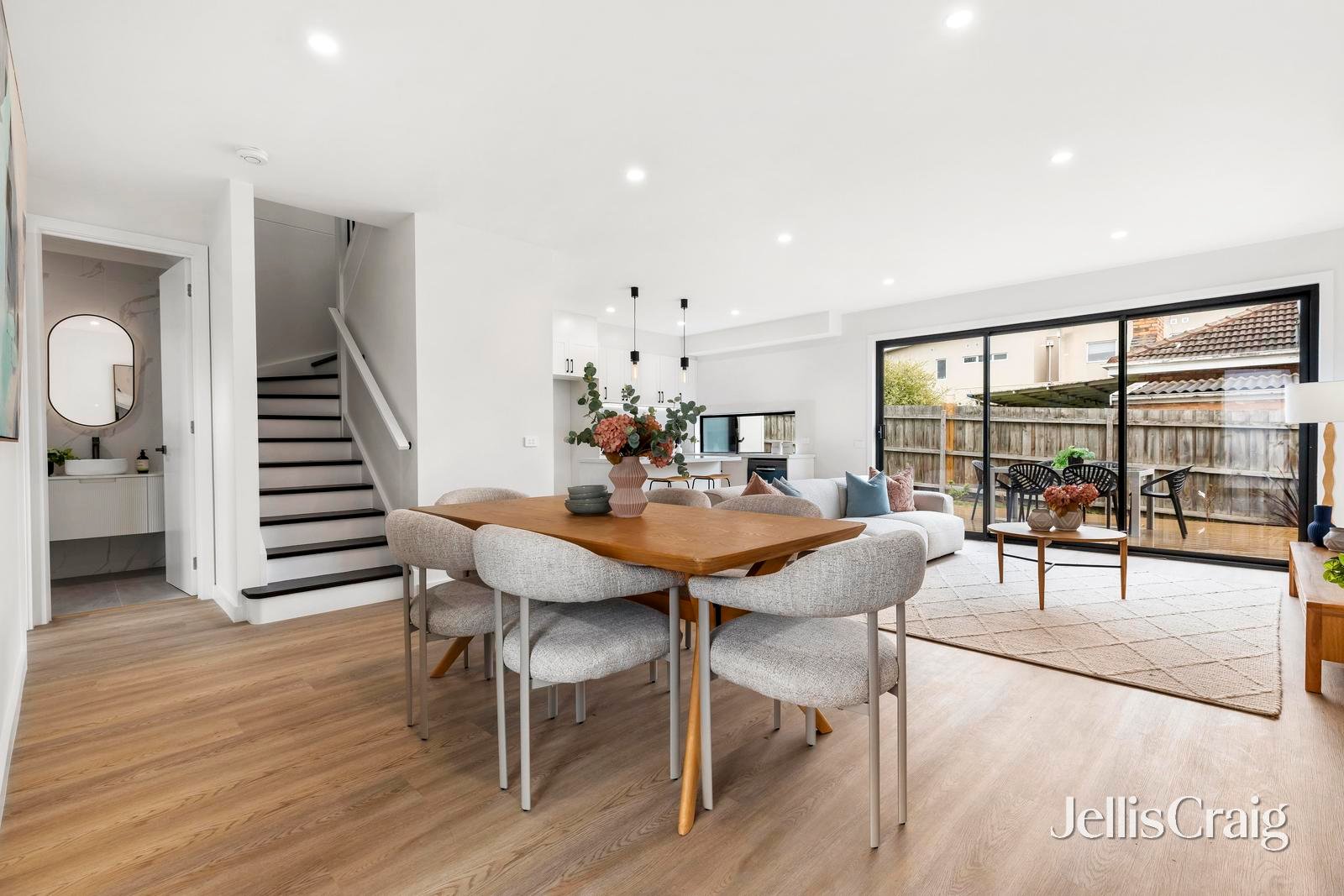 2/74 Ferntree Gully Road, Oakleigh&nbsp;East image 3