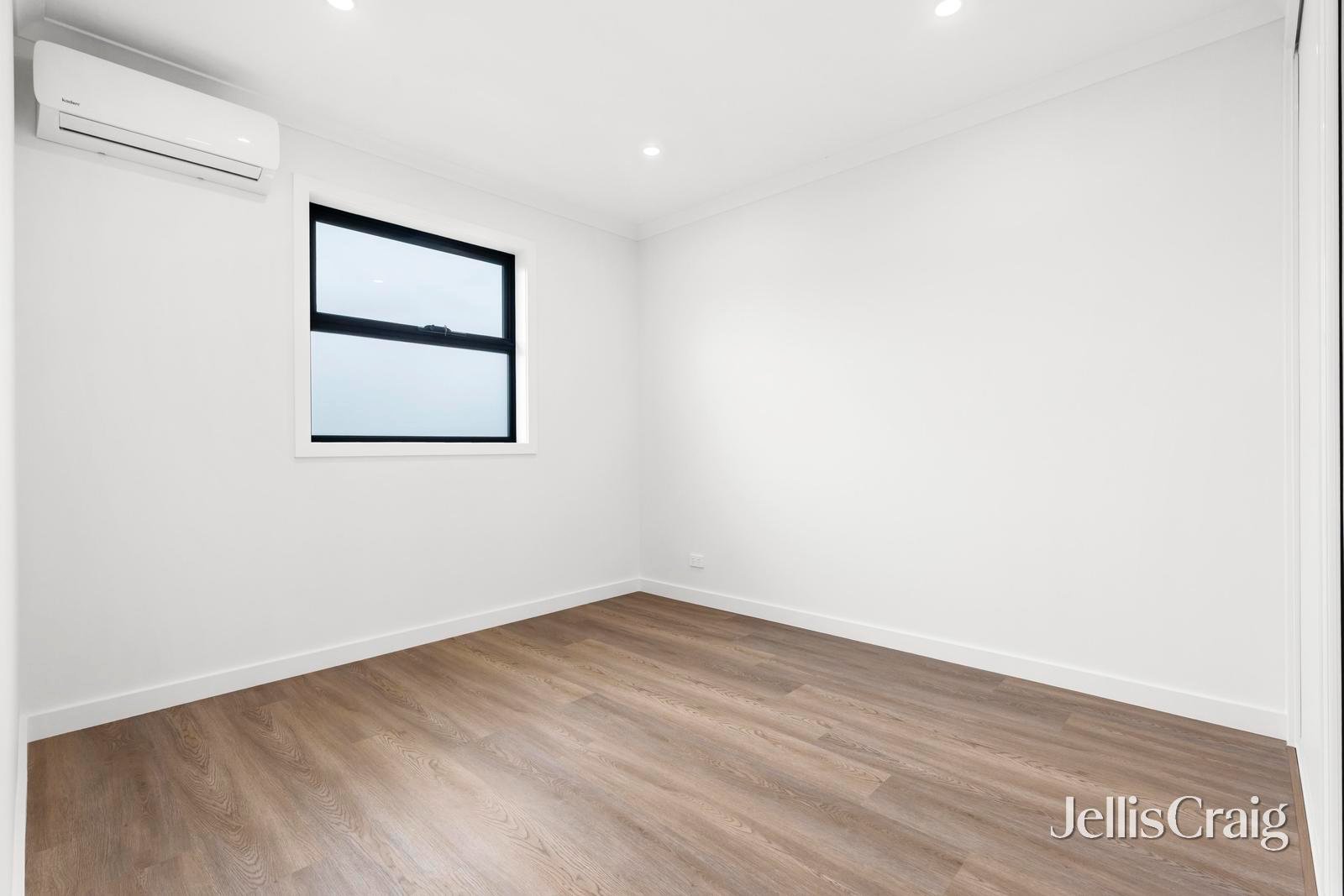 2/74 Ferntree Gully Road, Oakleigh&nbsp;East image 8