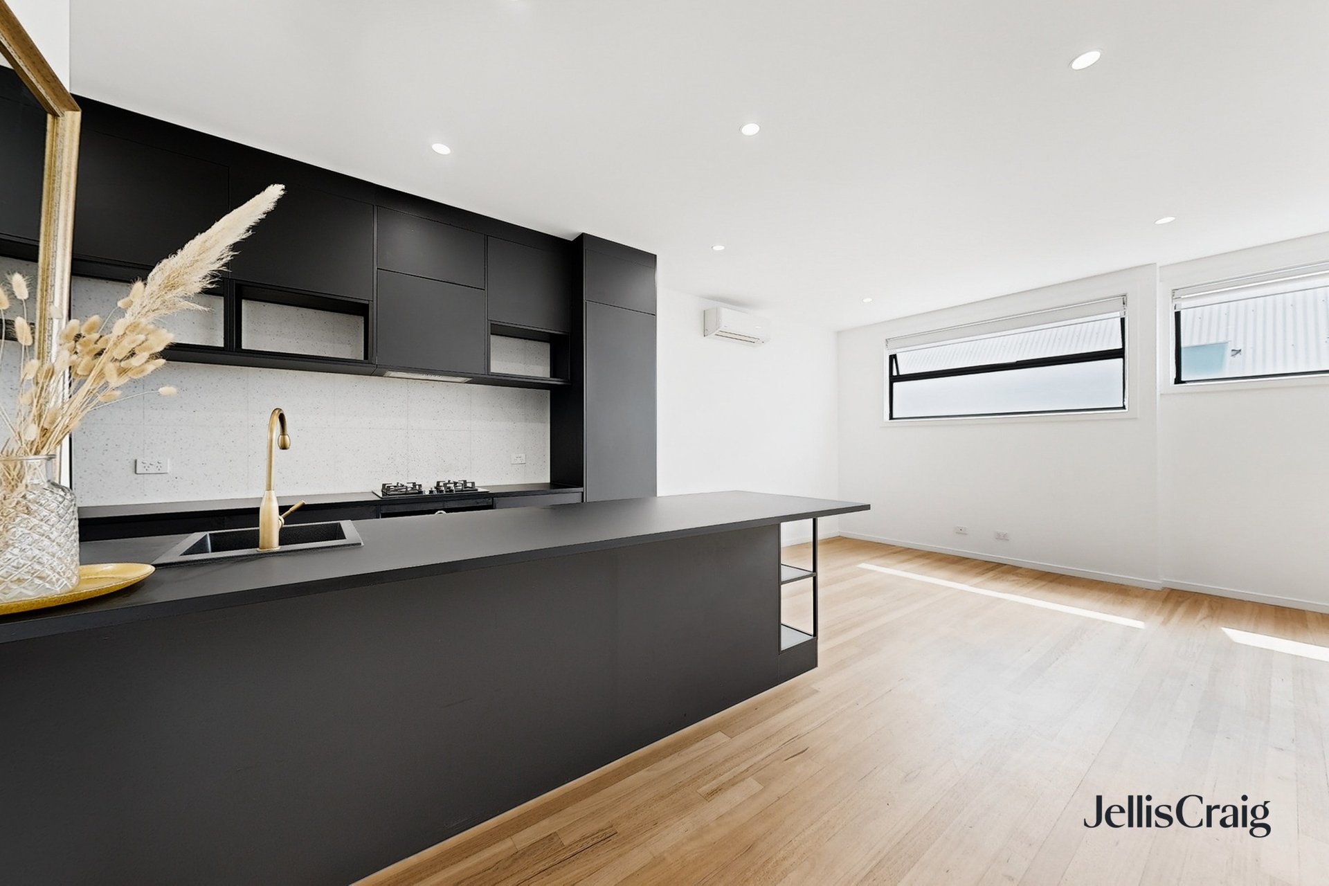 2/74 Nott Street, Port&nbsp;Melbourne image 1