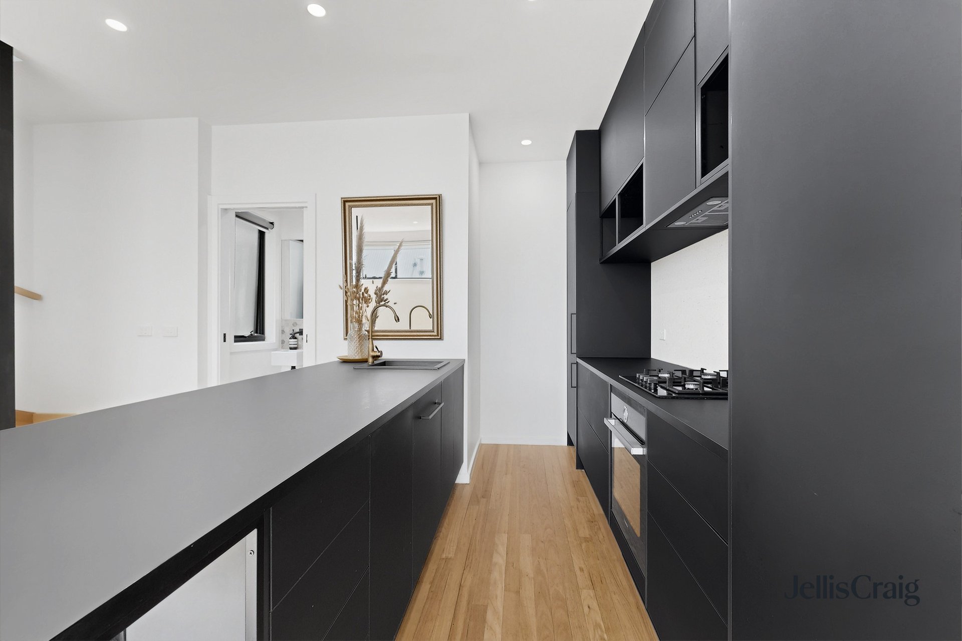 2/74 Nott Street, Port&nbsp;Melbourne image 2