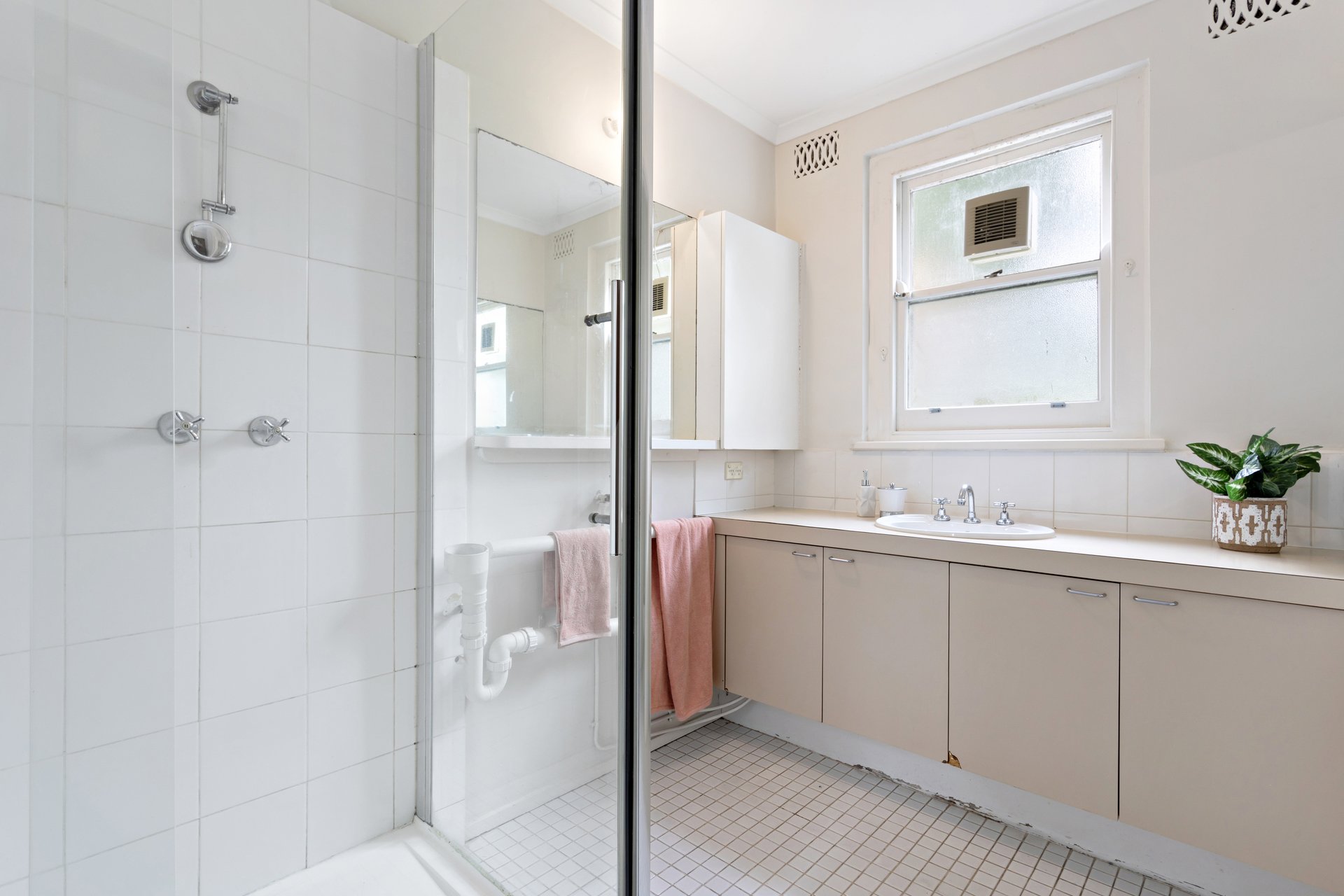 Property Gallery Thumbnail 9