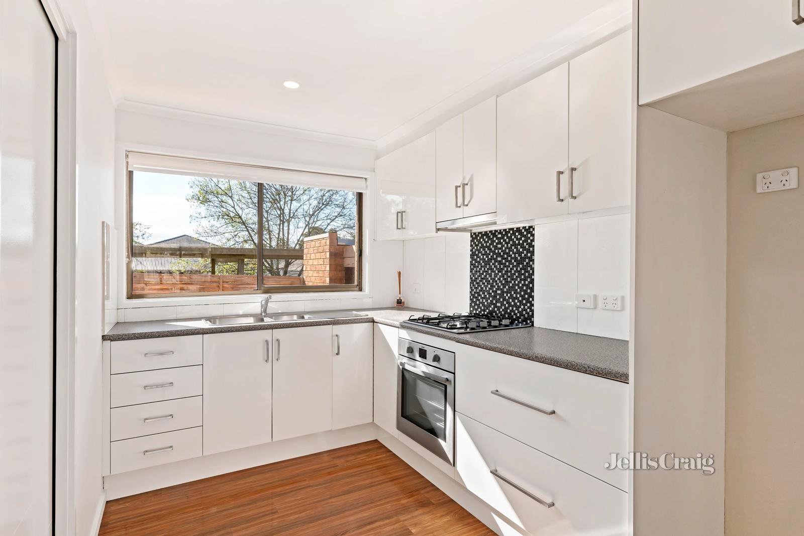 2/75 Cave Hill Road, Lilydale image 6