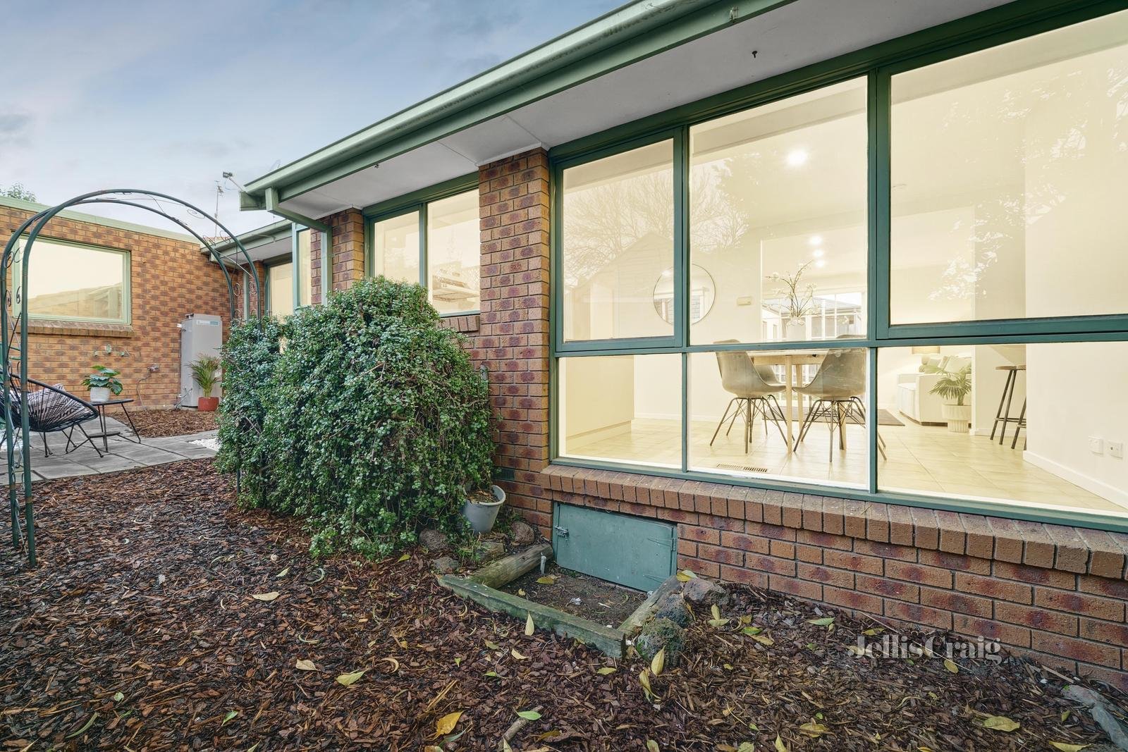 2/75 Ferguson Street, Macleod image 14