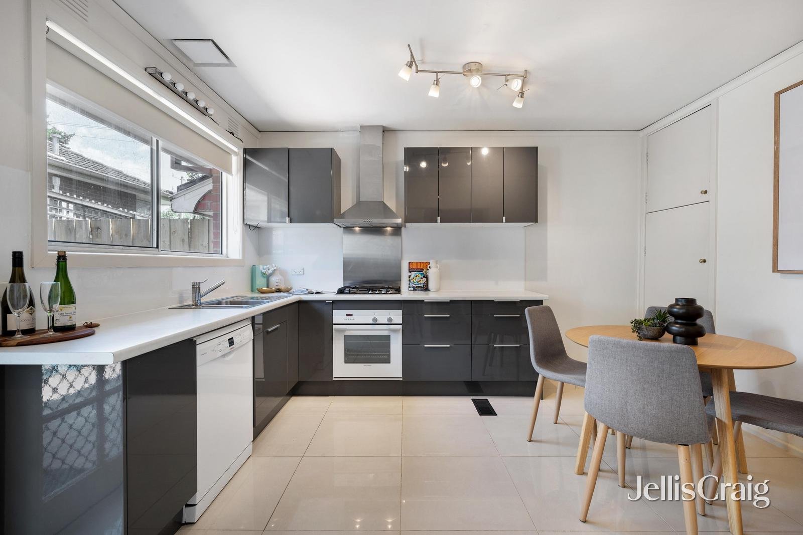 2/75 Warrigal Road, Surrey&nbsp;Hills image 3